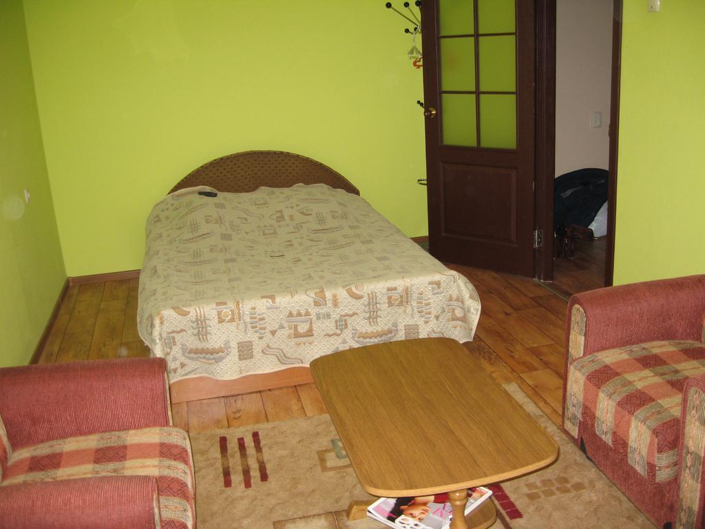 Apartment On Vasylya Chervoniya 67 *