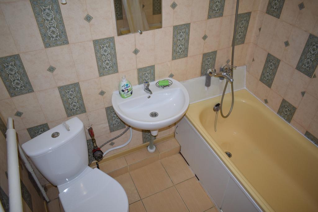 Apartment On Vasylya Chervoniya 67 *